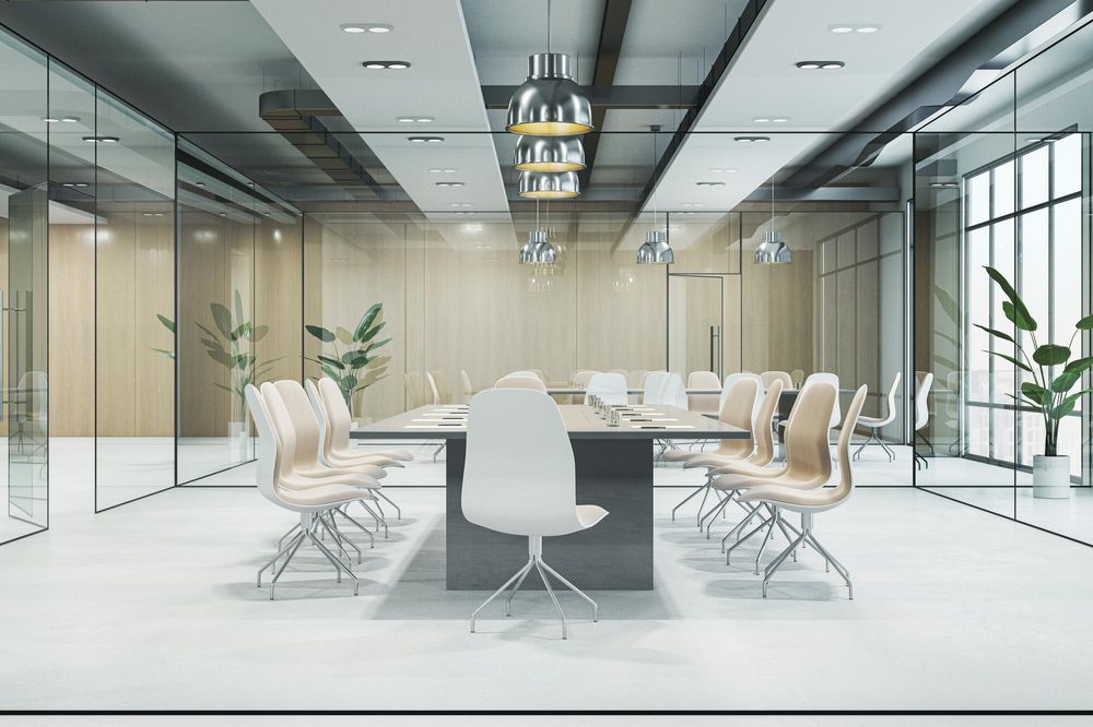 Helles, modernes Besprechungszimmer